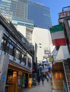 コクサイC館ビルの外観
