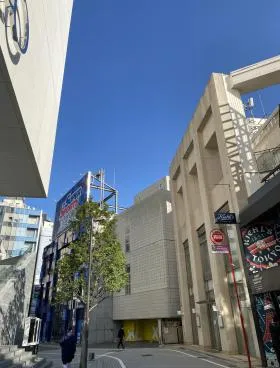 コクサイC館ビルの外観