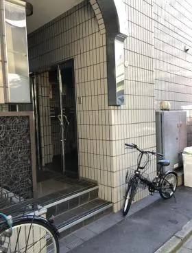 神泉QSビルの外観