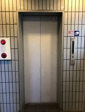 神泉QSビルの外観