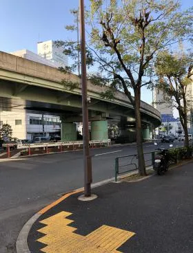 神泉QSビルの外観