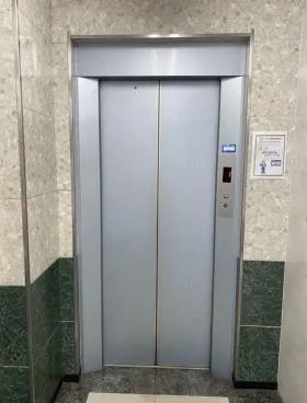 ロリエ四谷ビルの外観