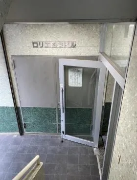ロリエ四谷ビルの外観
