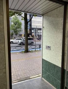 ロリエ四谷ビルの外観