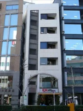 スリーオークスビルの外観