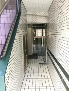 スリーオークスビルの外観