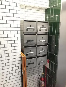 スリーオークスビルの外観