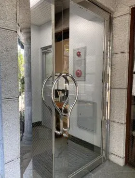 ヤカタビルの外観