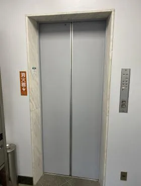ヤカタビルの外観