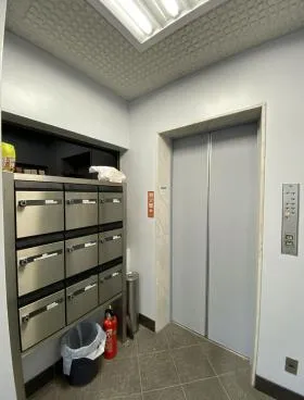 ヤカタビルの外観