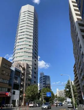 ヤカタビルの外観