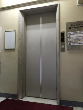 山一ビルの外観