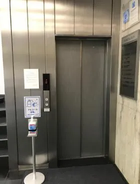ラボ東京ビルの外観