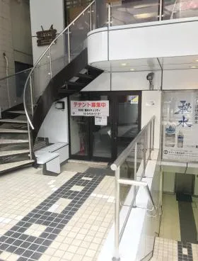 菱和パレス若松町ビルの外観