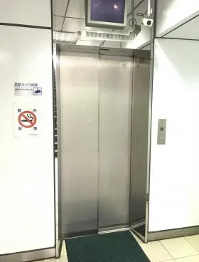 菱和パレス若松町ビルの外観