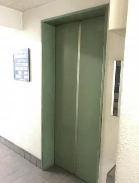 横塚ビルの外観