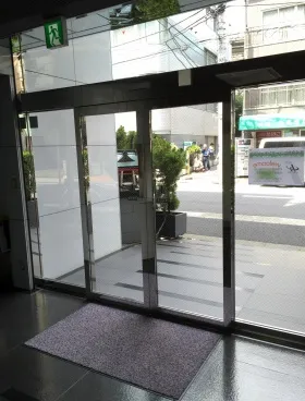 岡家寿ビルの外観
