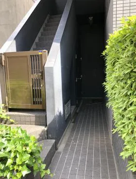 岡家寿ビルの外観