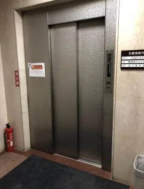 新宿鈴木B館ビルの外観