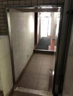 新宿鈴木B館ビルの外観