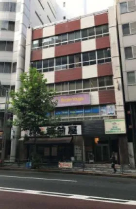 東弥鋼業ビルの外観