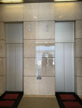 T&Tビルの外観