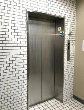 ランザン5ビルの外観