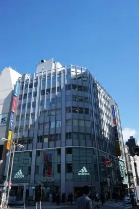 新宿御幸ビルの外観