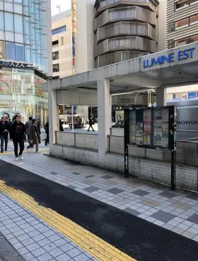 新宿御幸ビルの外観