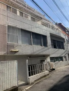 クリーン11ビルの外観