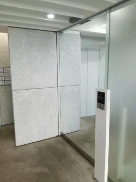 御苑メインビルの外観