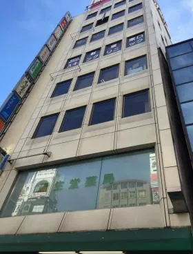 新宿龍生堂ビルの外観