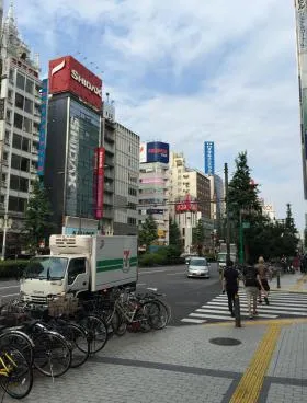 新宿龍生堂ビルの外観