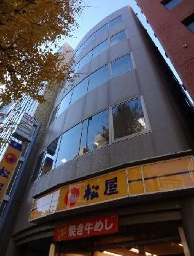 大学通信教育ビルの外観