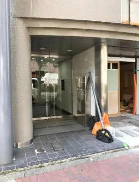 大学通信教育ビルの外観