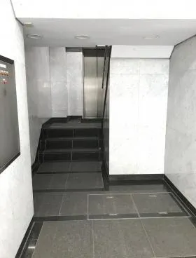 大学通信教育ビルの外観
