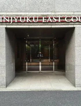 新宿EAST COURTビルの外観