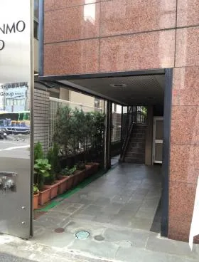 信濃町SANMOビルの外観