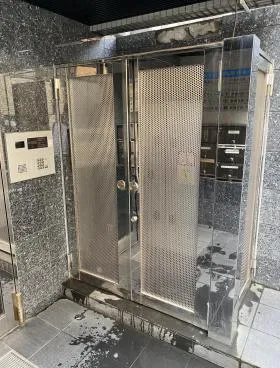 八重洲新宿御苑ビルの外観