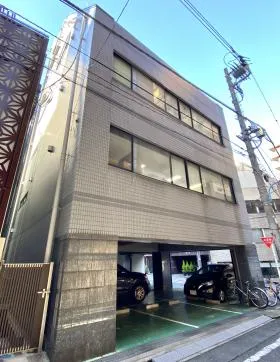 八重洲新宿御苑ビルの外観