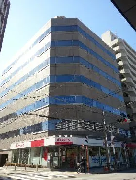 K-3ビルの外観