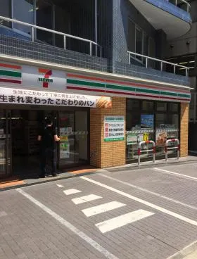 双秀ビルの外観