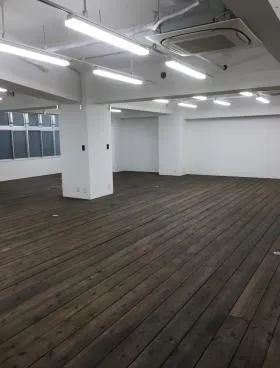 双秀ビルの外観