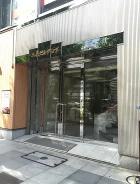 三義ビルの外観