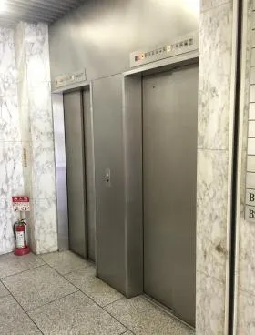 三義ビルの外観
