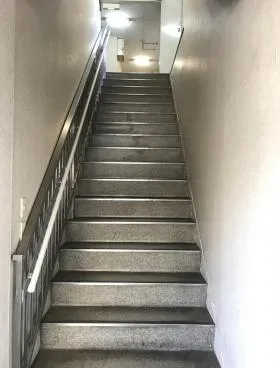 紺清ビルの外観