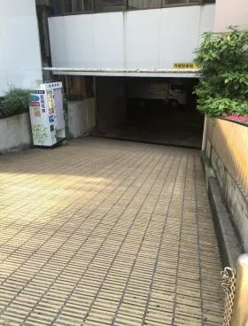 早稲田13時ホールの外観