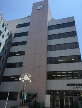 早稲田13時ホールの外観