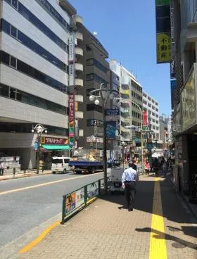 早稲田13時ホールの外観