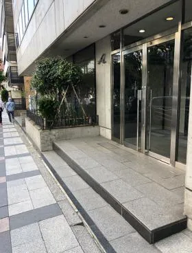 Aビルの外観